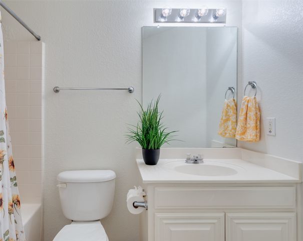 10837 Braemoor Drive, Fort Worth, TX 76052