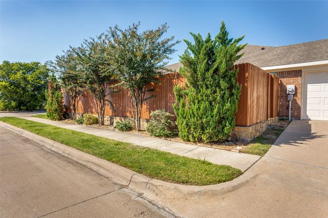 10837 Braemoor Drive, Fort Worth, TX 76052