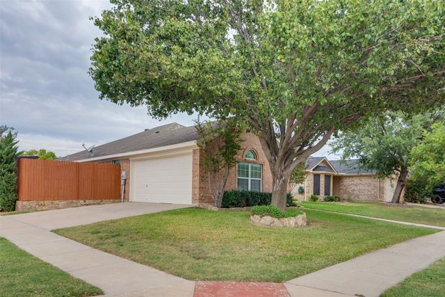 10837 Braemoor Drive, Fort Worth, TX 76052