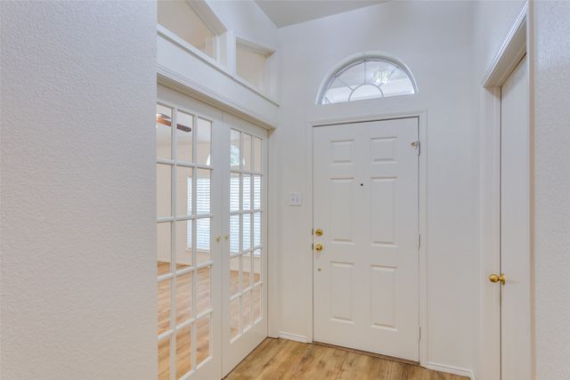 10837 Braemoor Drive, Fort Worth, TX 76052