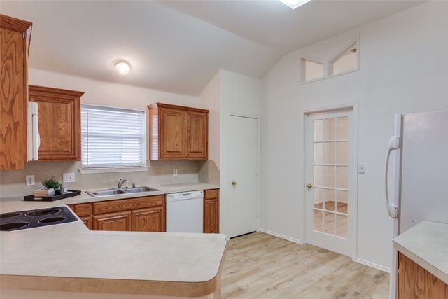 10837 Braemoor Drive, Fort Worth, TX 76052