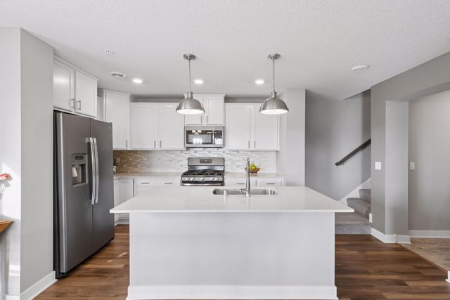 8067 Abercrombie Lane, Woodbury, MN 55129