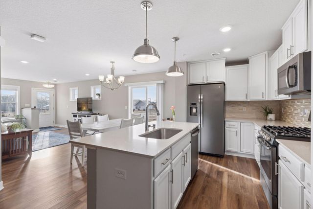 8067 Abercrombie Lane, Woodbury, MN 55129