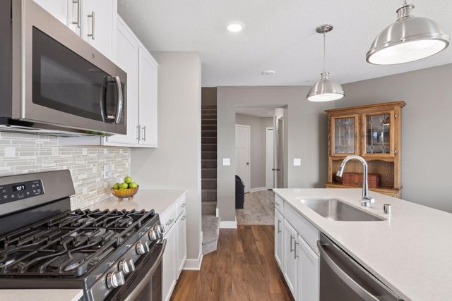 8067 Abercrombie Lane, Woodbury, MN 55129