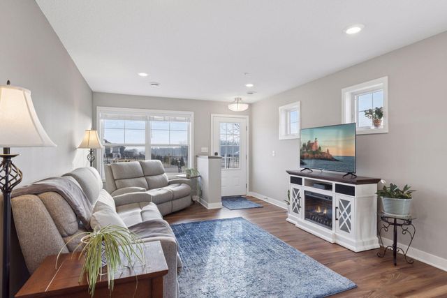 8067 Abercrombie Lane, Woodbury, MN 55129