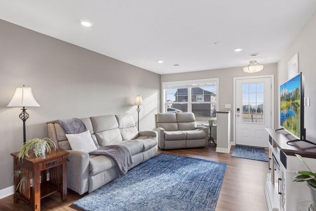 8067 Abercrombie Lane, Woodbury, MN 55129