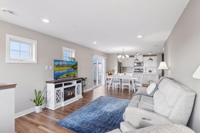 8067 Abercrombie Lane, Woodbury, MN 55129