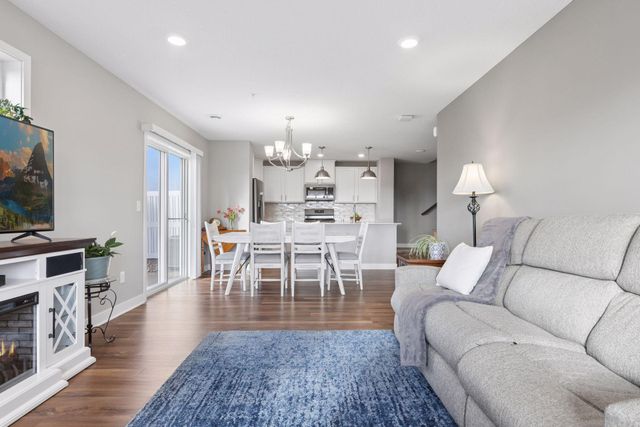 8067 Abercrombie Lane, Woodbury, MN 55129