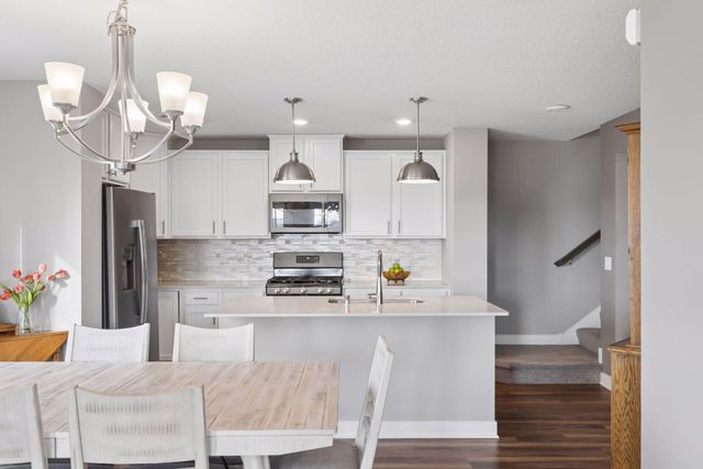 8067 Abercrombie Lane, Woodbury, MN 55129