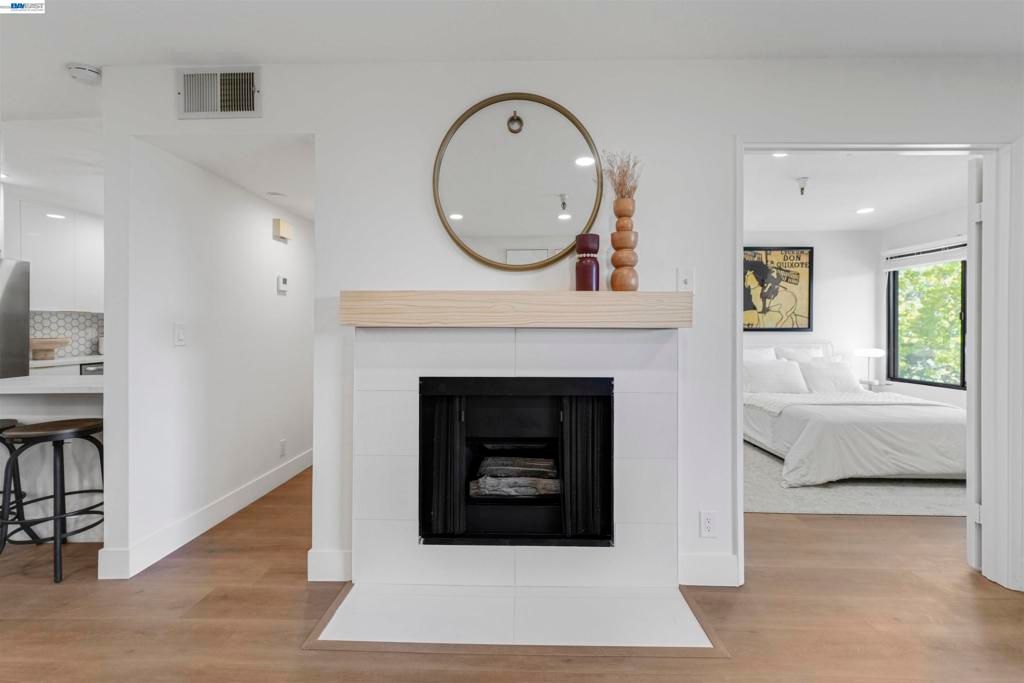 Image 26 of property listing at 2111 Latham St 307, Mountain View, CA 94040