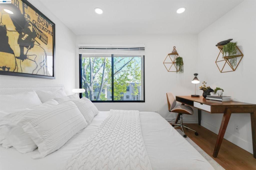 Image 30 of property listing at 2111 Latham St 307, Mountain View, CA 94040