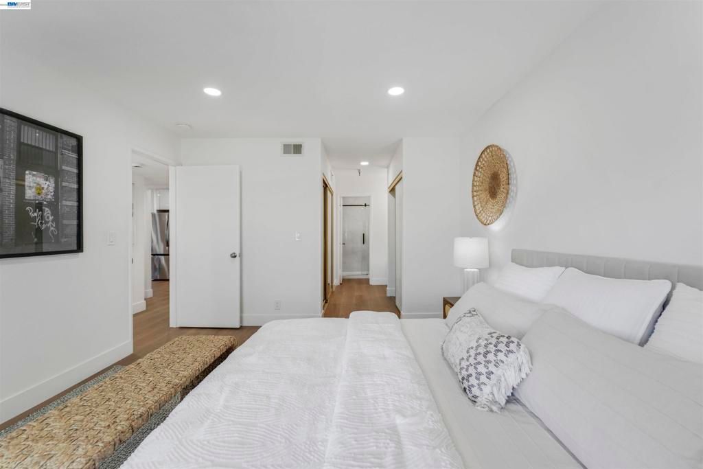 Image 39 of property listing at 2111 Latham St 307, Mountain View, CA 94040