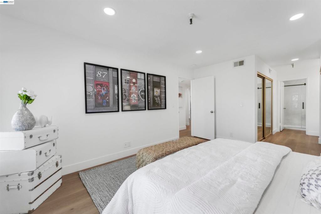 Image 40 of property listing at 2111 Latham St 307, Mountain View, CA 94040