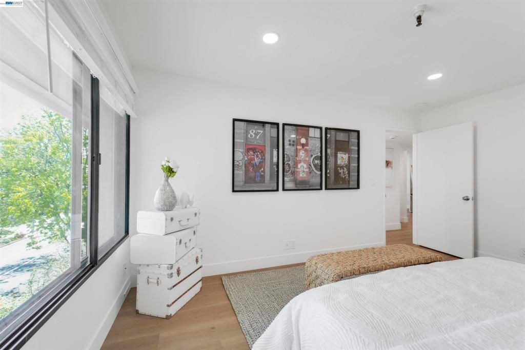 Image 41 of property listing at 2111 Latham St 307, Mountain View, CA 94040