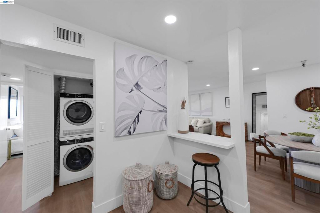 Image 53 of property listing at 2111 Latham St 307, Mountain View, CA 94040