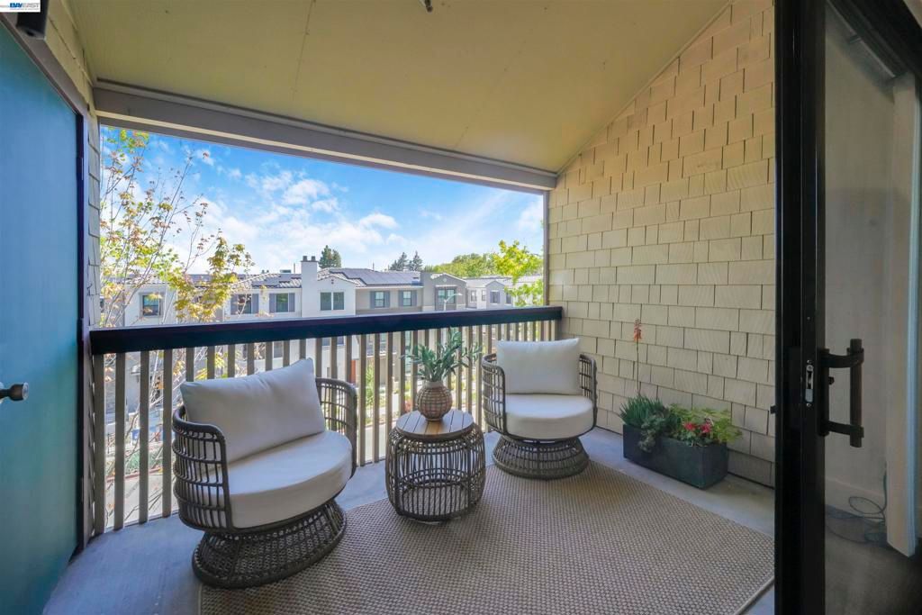 Image 55 of property listing at 2111 Latham St 307, Mountain View, CA 94040