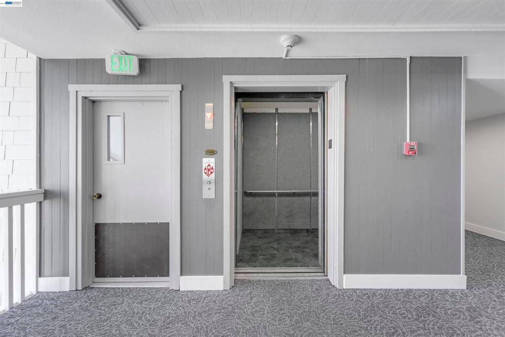 Image 61 of property listing at 2111 Latham St 307, Mountain View, CA 94040