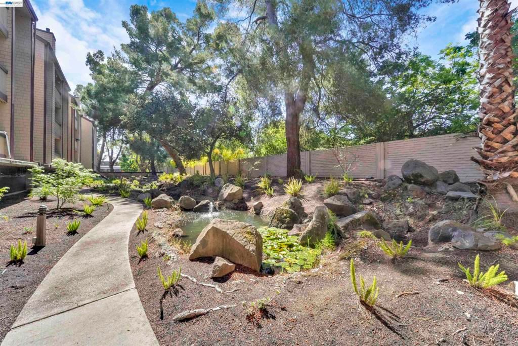Image 76 of property listing at 2111 Latham St 307, Mountain View, CA 94040