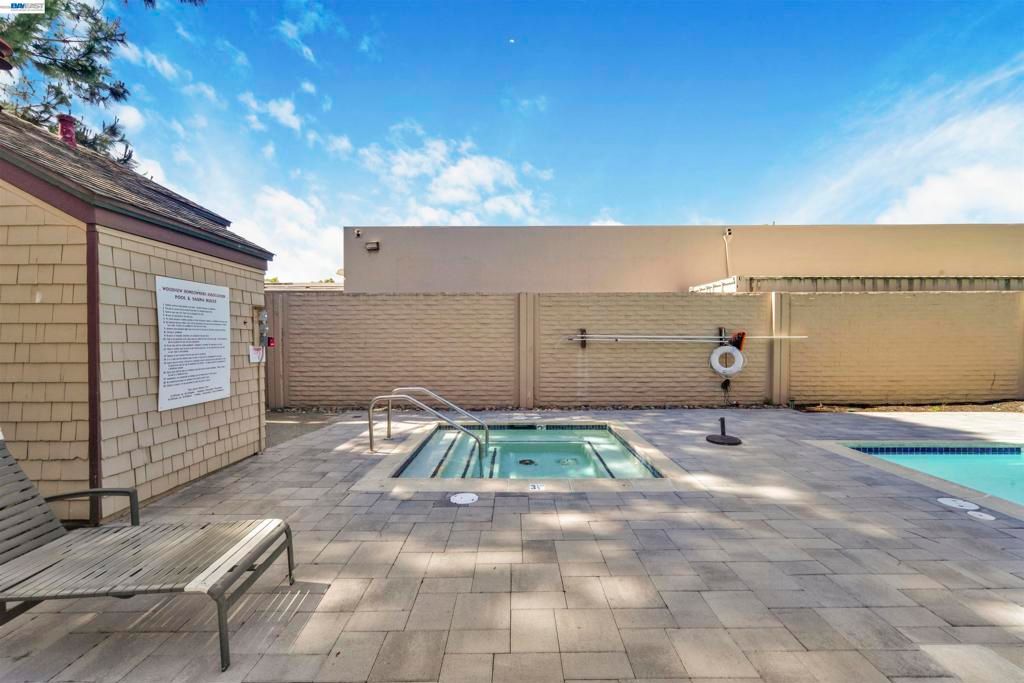 Image 82 of property listing at 2111 Latham St 307, Mountain View, CA 94040