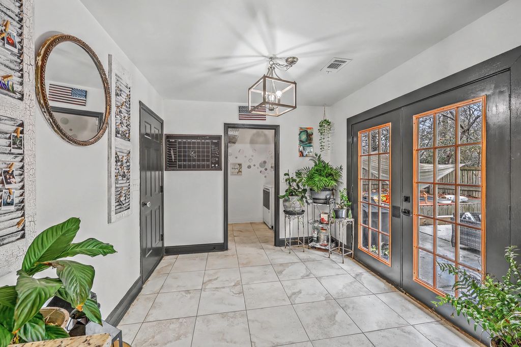 Image 13 of property listing at 1590 Wabeek Way, Charleston, SC 29414