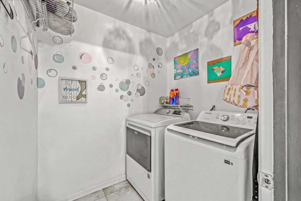 Image 16 of property listing at 1590 Wabeek Way, Charleston, SC 29414