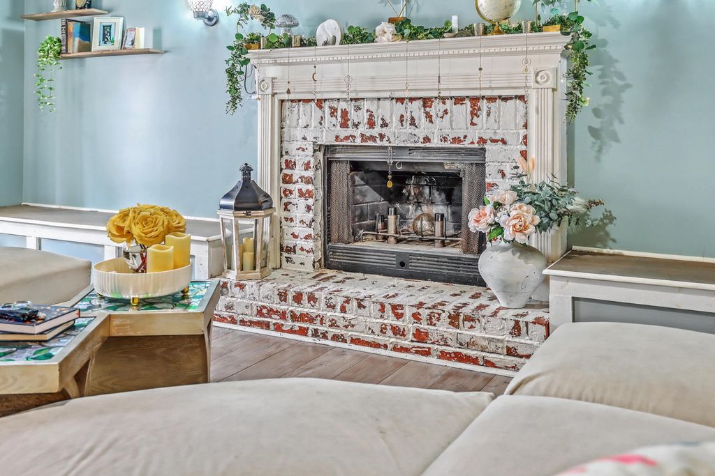 Image 19 of property listing at 1590 Wabeek Way, Charleston, SC 29414