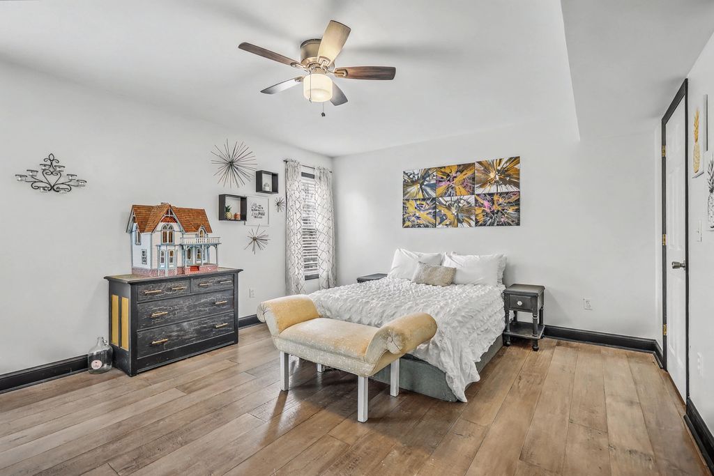 Image 21 of property listing at 1590 Wabeek Way, Charleston, SC 29414