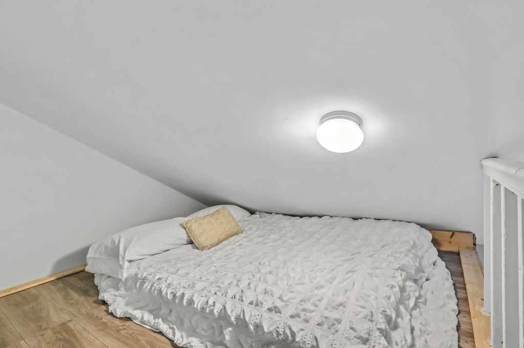 Image 25 of property listing at 1590 Wabeek Way, Charleston, SC 29414