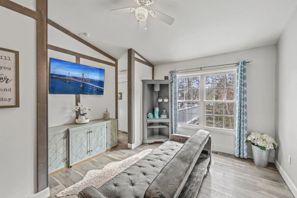 Image 30 of property listing at 1590 Wabeek Way, Charleston, SC 29414