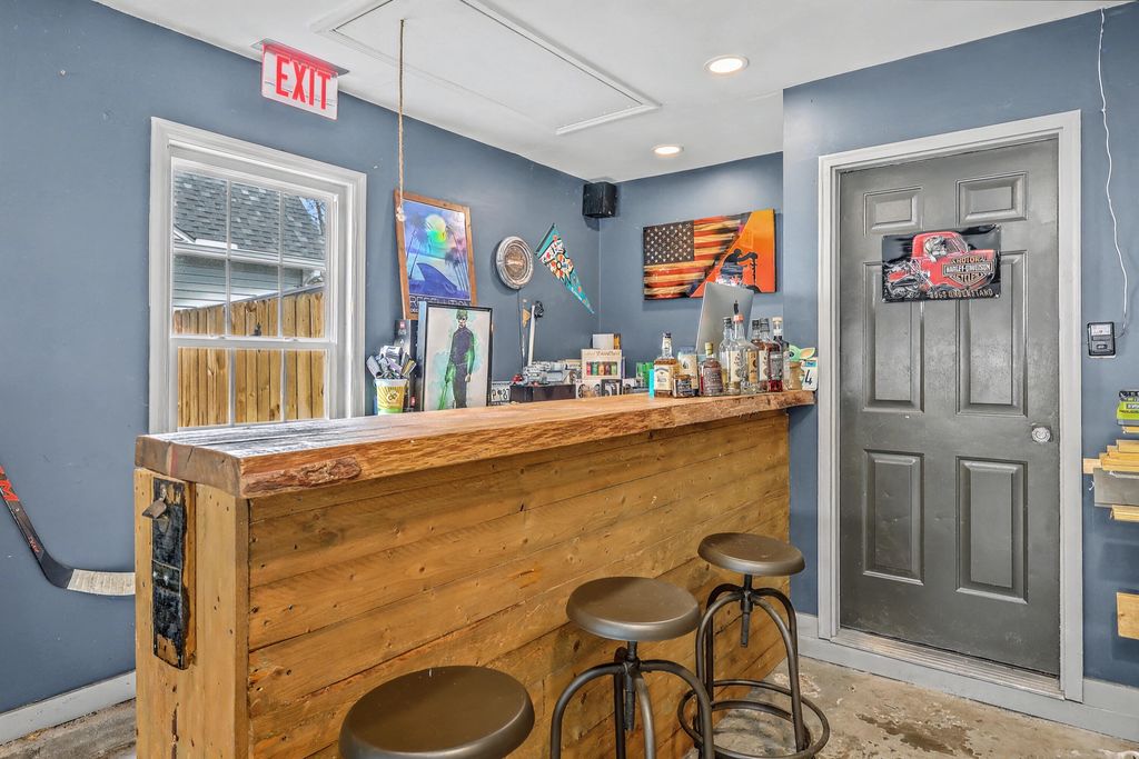 Image 4 of property listing at 1590 Wabeek Way, Charleston, SC 29414