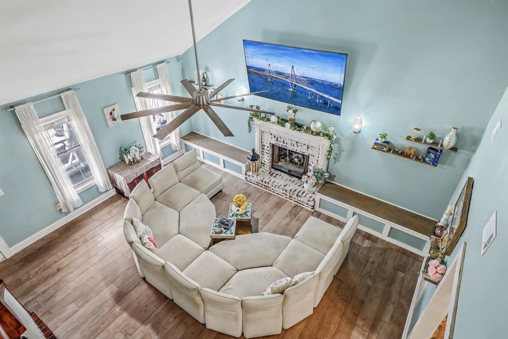 Image 7 of property listing at 1590 Wabeek Way, Charleston, SC 29414