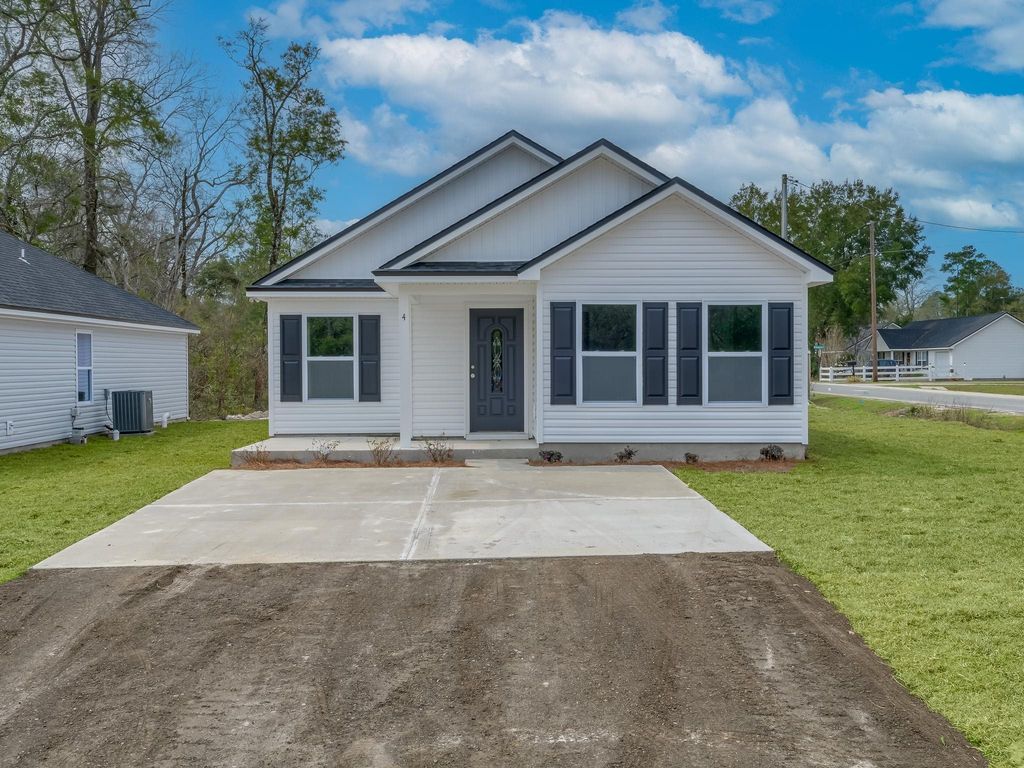 46 Lake Ellen Drive, Wakulla, FL 32327