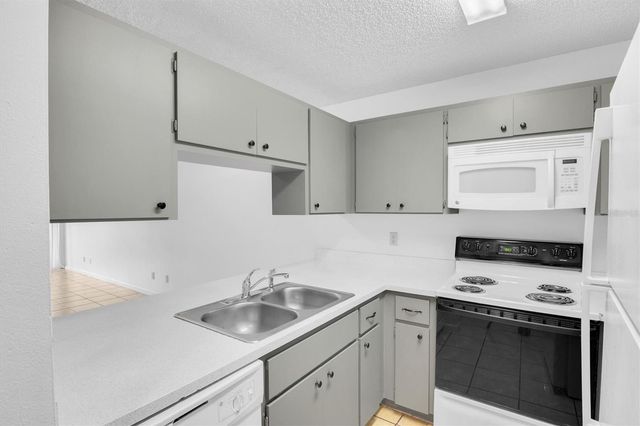 39132 COUNTY ROAD 54 2066, Zephyrhills, FL 33542