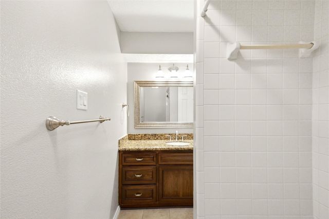 7239 N Hearthstone Green Drive, Houston, TX 77095