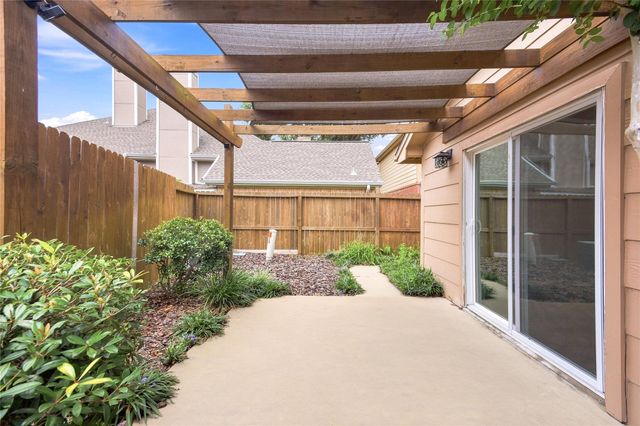 7239 N Hearthstone Green Drive, Houston, TX 77095