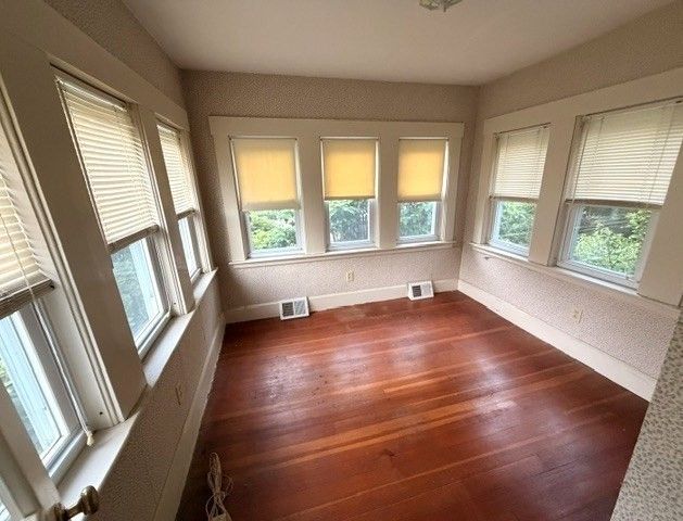 34 Lenox St, Fitchburg, MA 01420