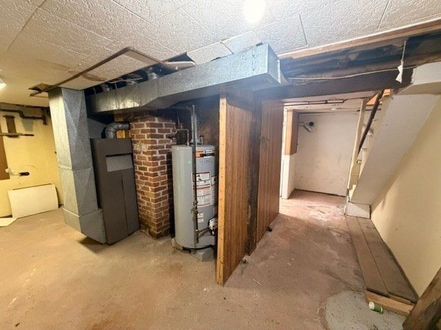 34 Lenox St, Fitchburg, MA 01420