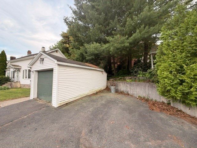 34 Lenox St, Fitchburg, MA 01420