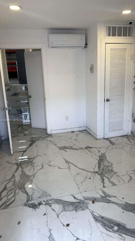 7953 NW 64th St, Medley, FL 33166