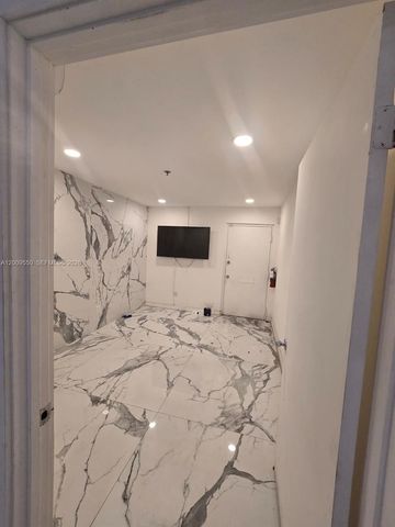 7953 NW 64th St, Medley, FL 33166