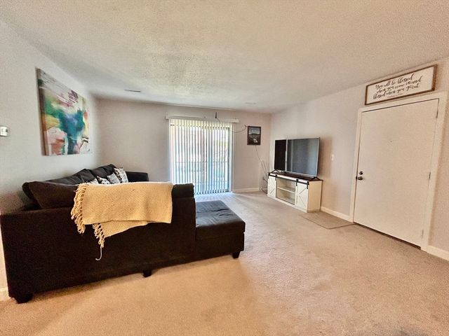 685 Oak Street 4-6, Brockton, MA 02301