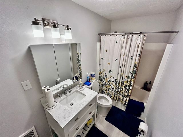 685 Oak Street 4-6, Brockton, MA 02301