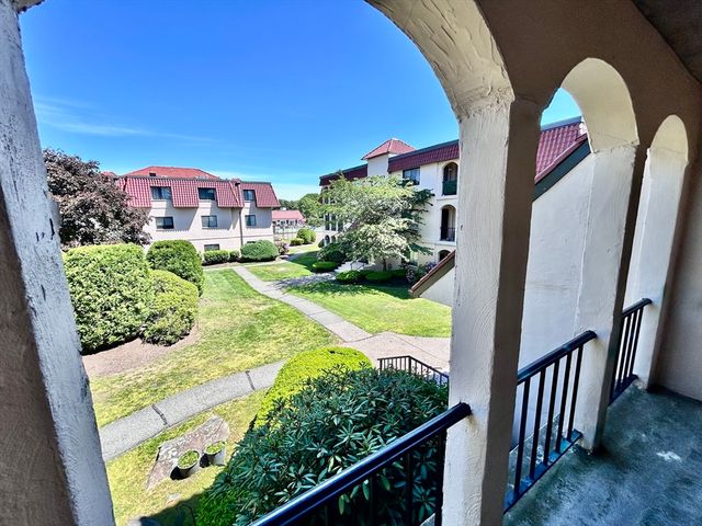 685 Oak Street 4-6, Brockton, MA 02301