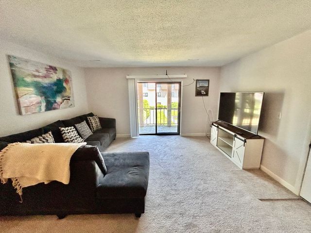 685 Oak Street 4-6, Brockton, MA 02301
