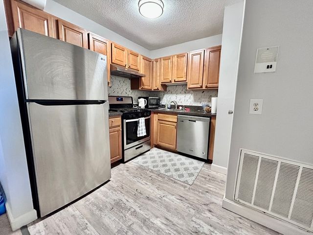 685 Oak Street 4-6, Brockton, MA 02301