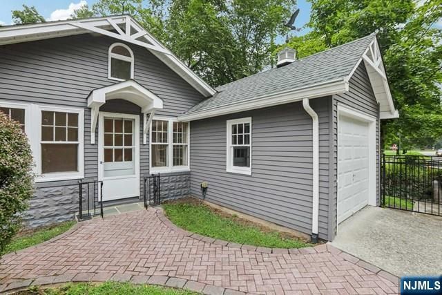 261 W Saddle River Road, Upper Saddle River, NJ 07458