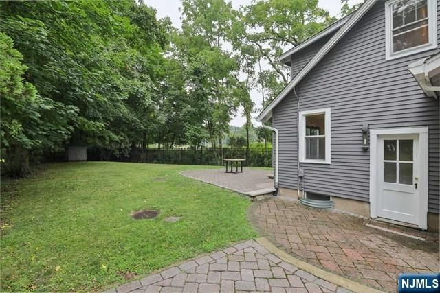 261 W Saddle River Road, Upper Saddle River, NJ 07458