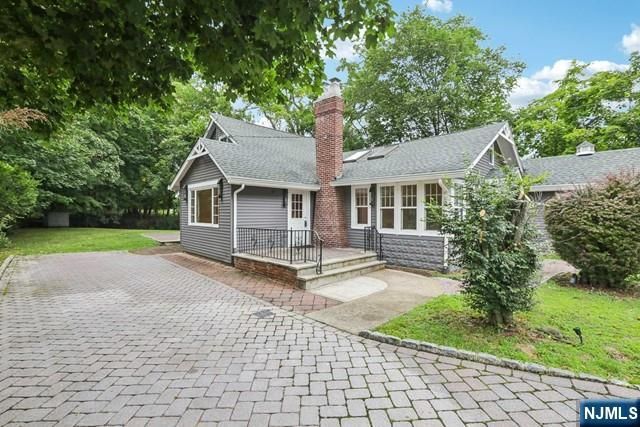 261 W Saddle River Road, Upper Saddle River, NJ 07458