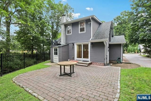 261 W Saddle River Road, Upper Saddle River, NJ 07458