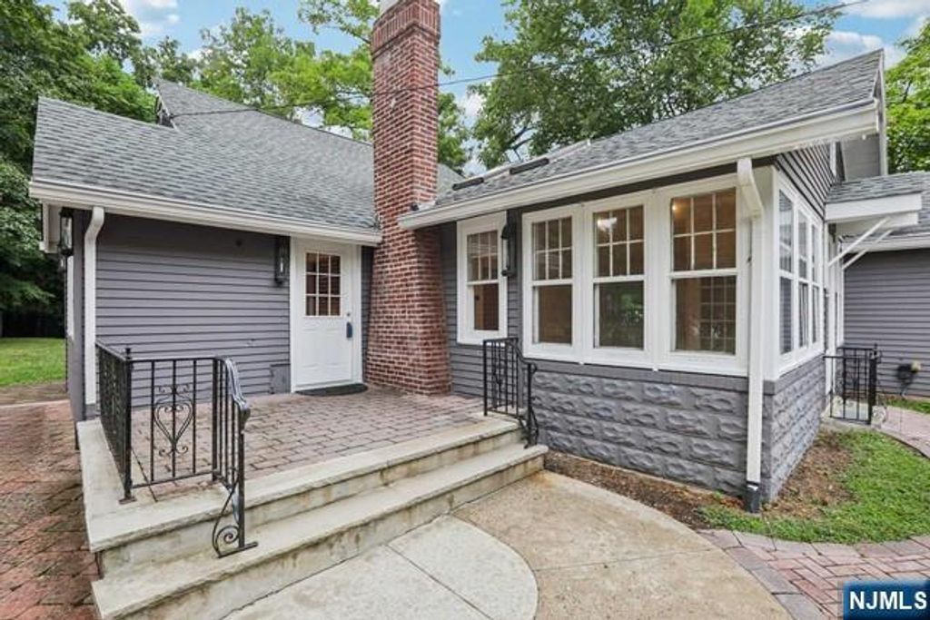261 W Saddle River Road, Upper Saddle River, NJ 07458